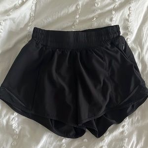 Lululemon black hotty hot shorts size 4